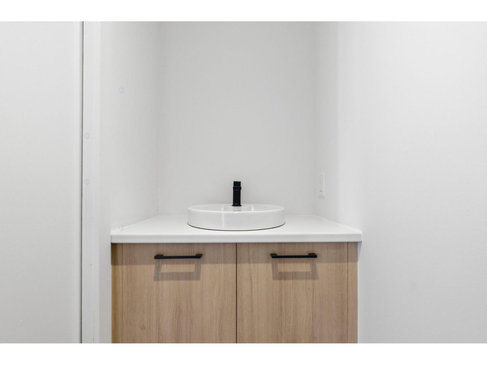 79 Rue D'youville, #b Property Photo 17