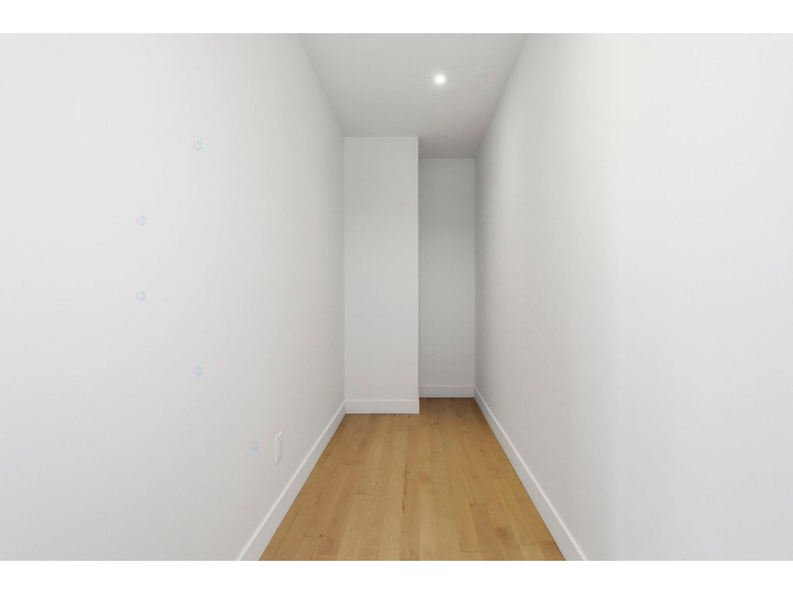 79 Rue D'youville, #b Property Photo 25