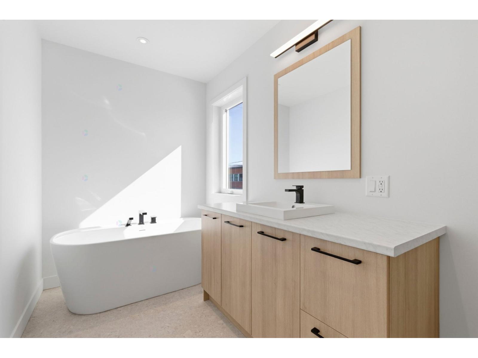 79 Rue D'youville, #b Property Photo 28