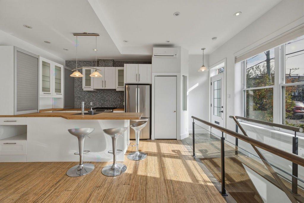 339-341 Rue Hickson Property Photo 4