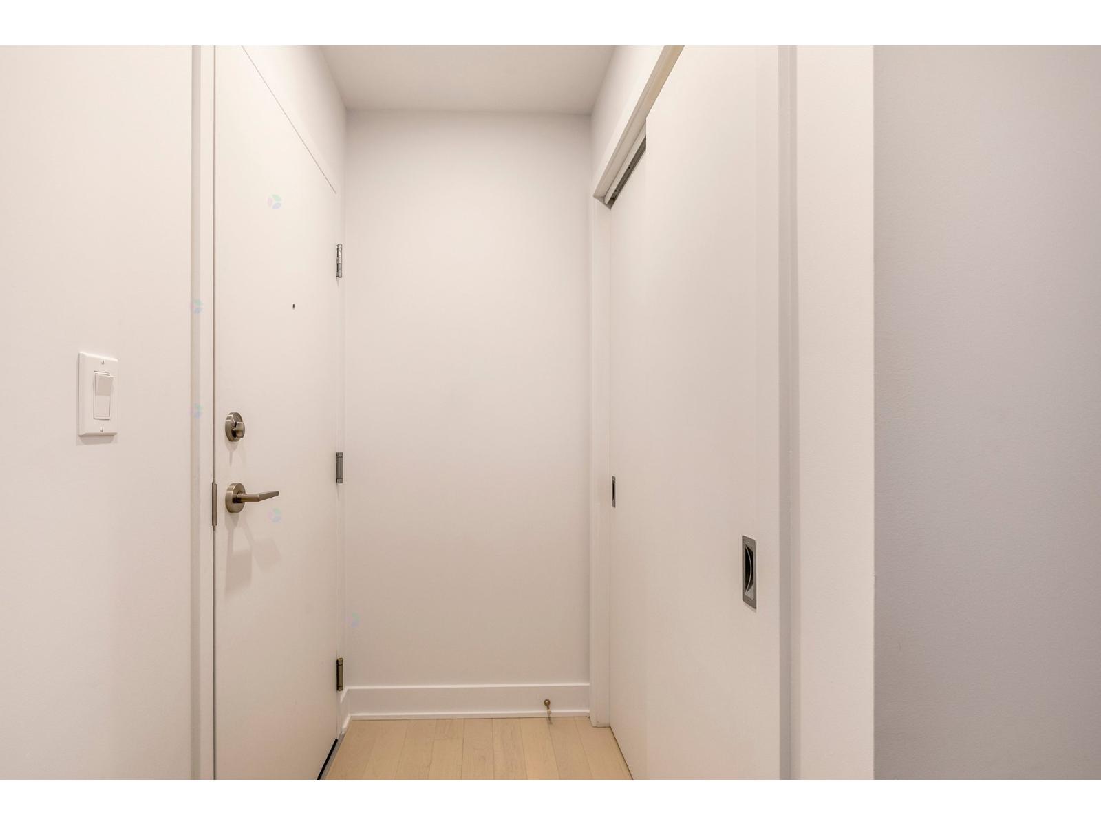 2300 Rue Tupper, #302 Property Photo 3