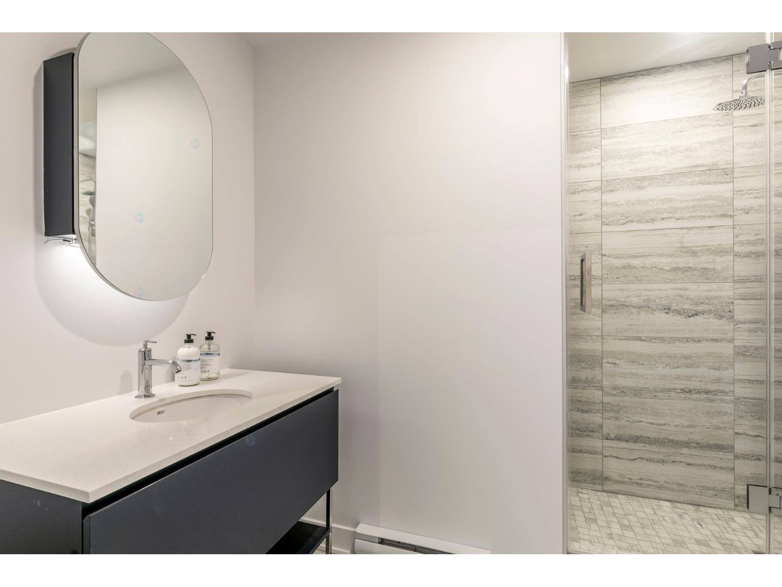 2300 Rue Tupper, #302 Property Photo 18