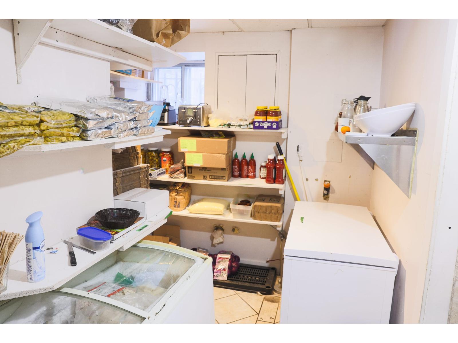 901 Rue Sherbrooke E. Property Photo 12