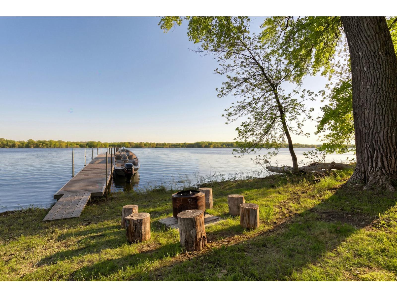1114 Rg Du Fleuve Property Photo 3