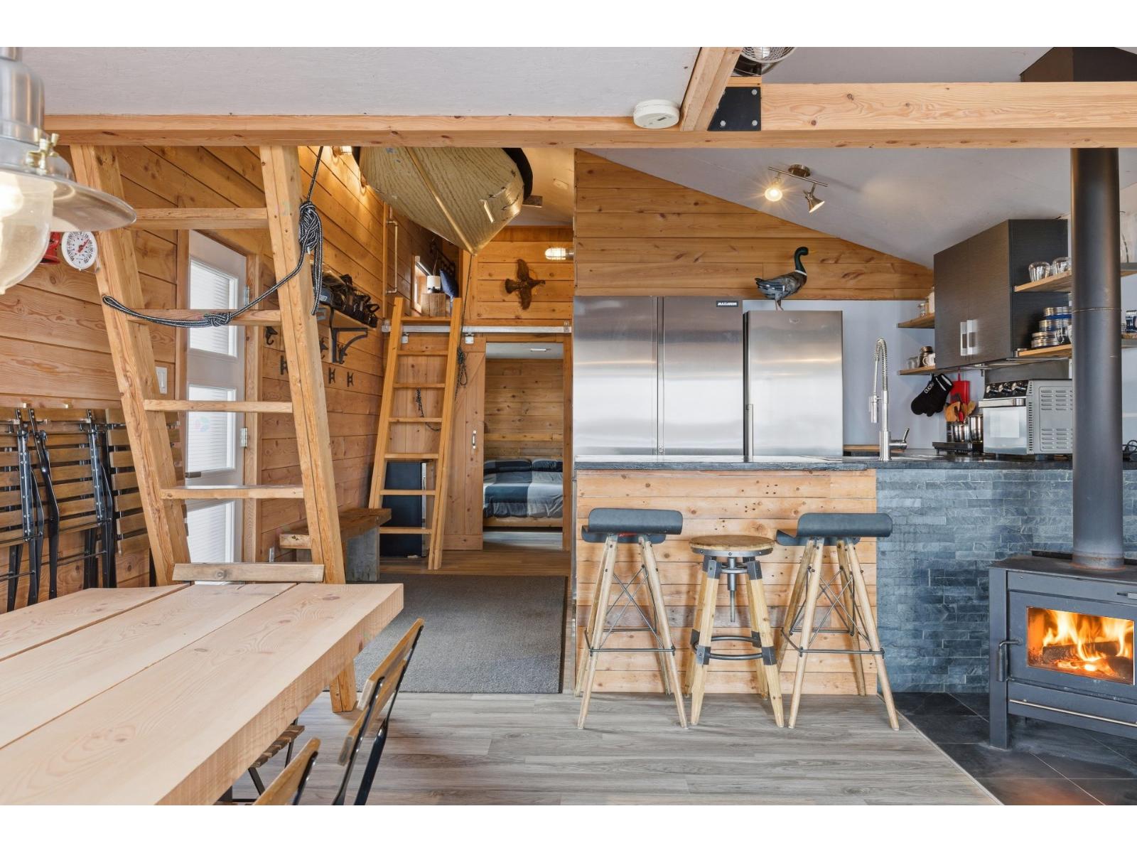 1114 Rg Du Fleuve Property Photo 4