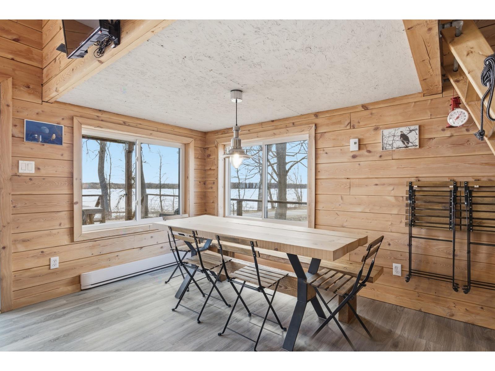 1114 Rg Du Fleuve Property Photo 6
