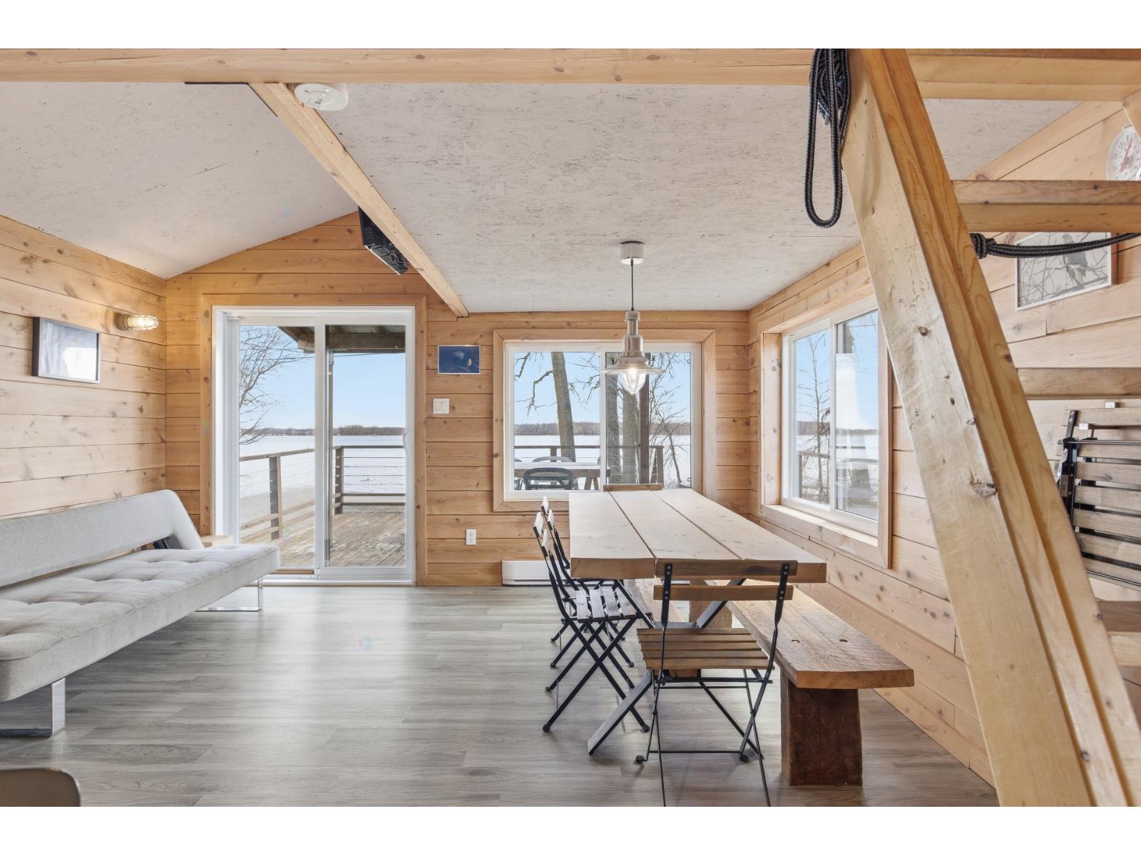 1114 Rg Du Fleuve Property Photo 8