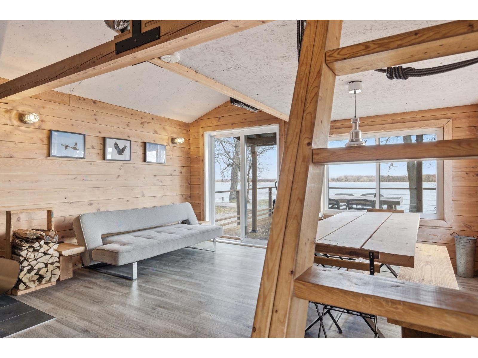 1114 Rg Du Fleuve Property Photo 9