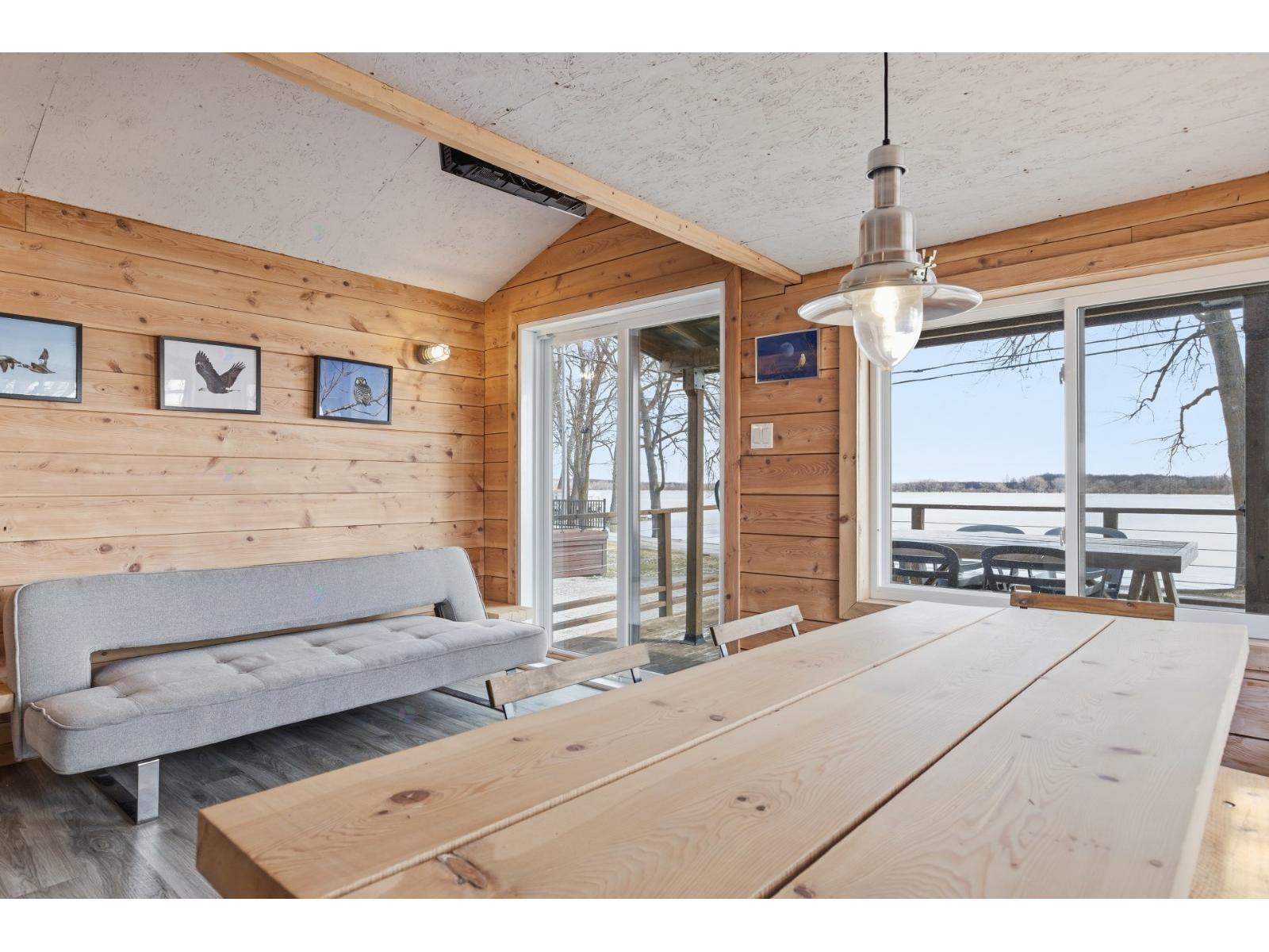 1114 Rg Du Fleuve Property Photo 11
