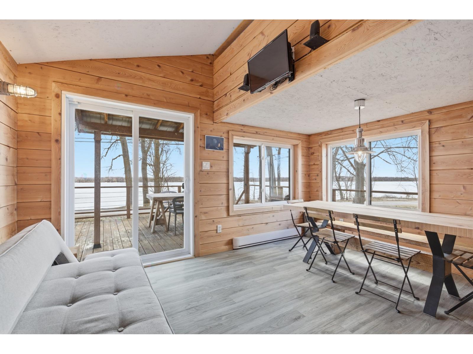 1114 Rg Du Fleuve Property Photo 12
