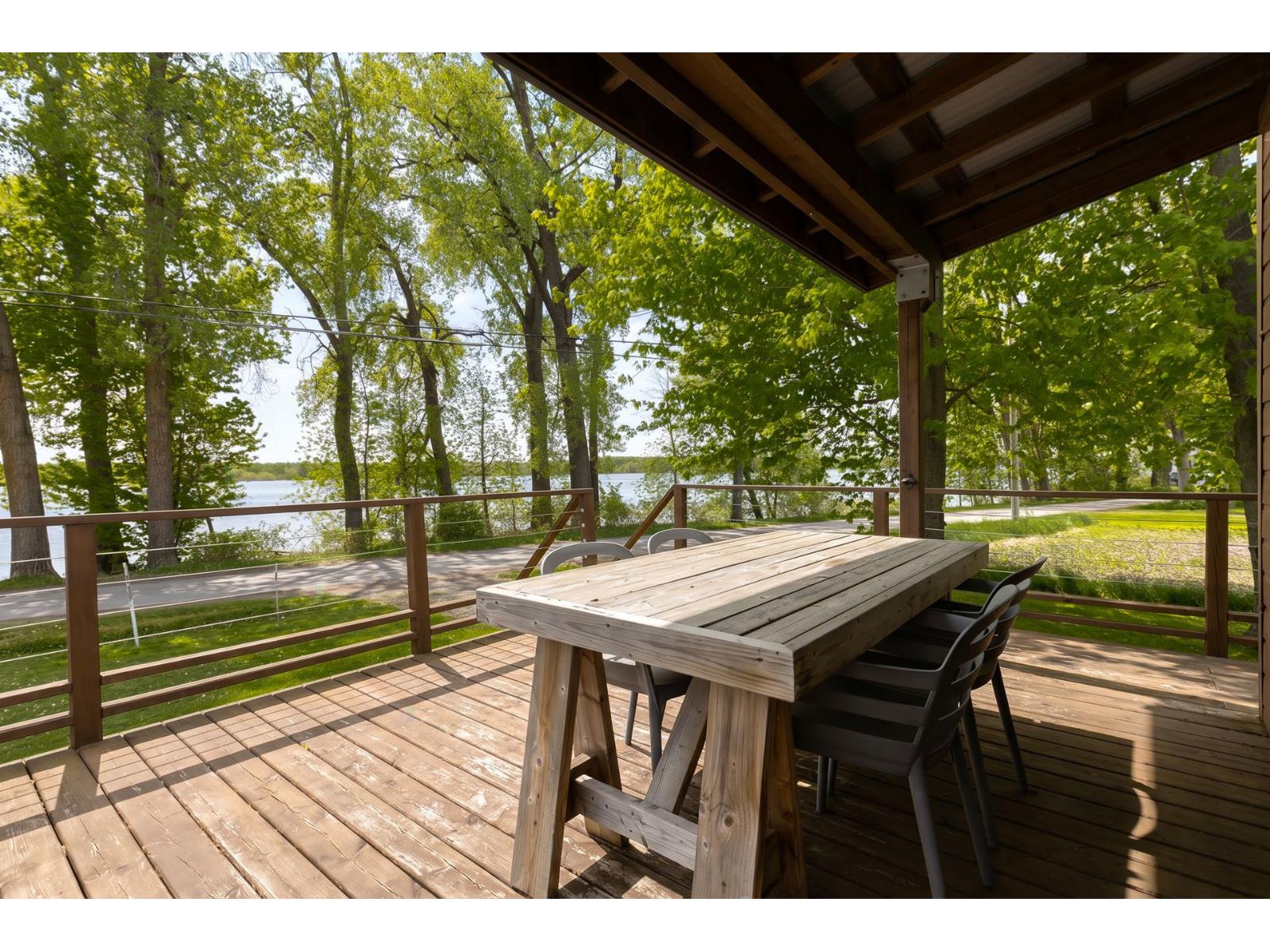 1114 Rg Du Fleuve Property Photo 21