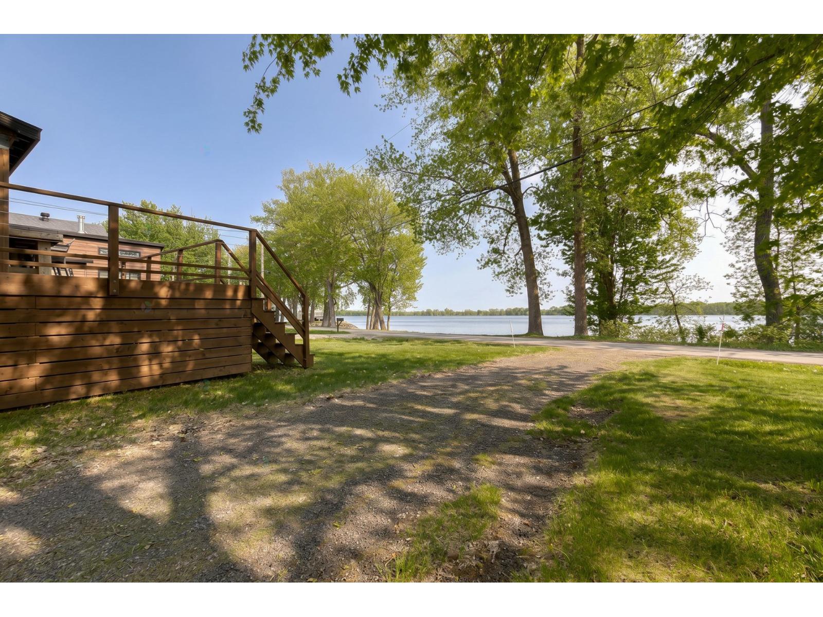 1114 Rg Du Fleuve Property Photo 22