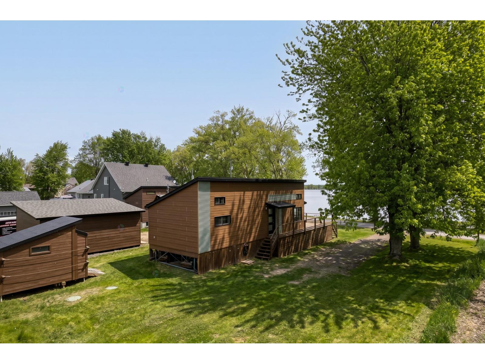 1114 Rg Du Fleuve Property Photo 25