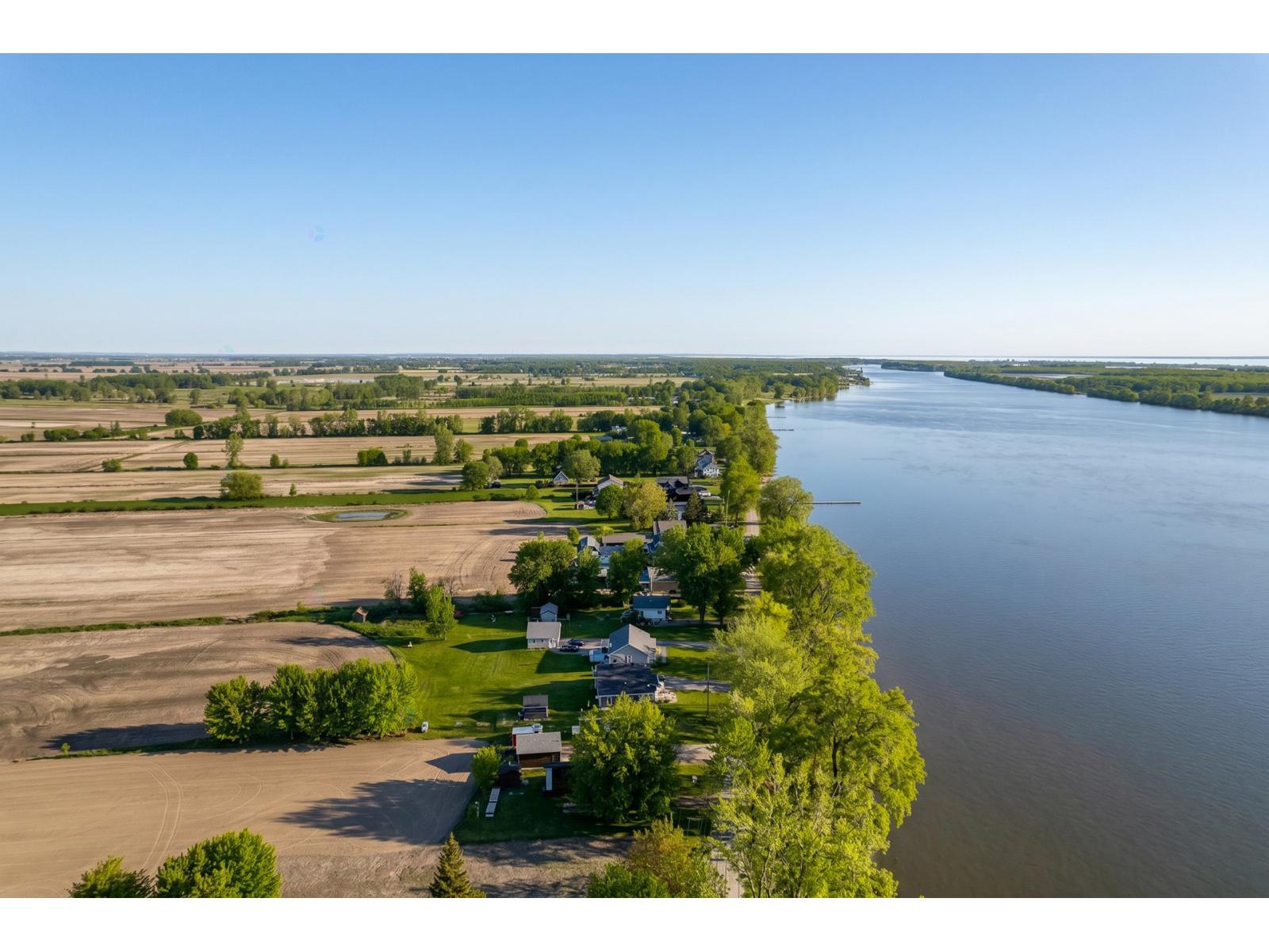 1114 Rg Du Fleuve Property Photo 28