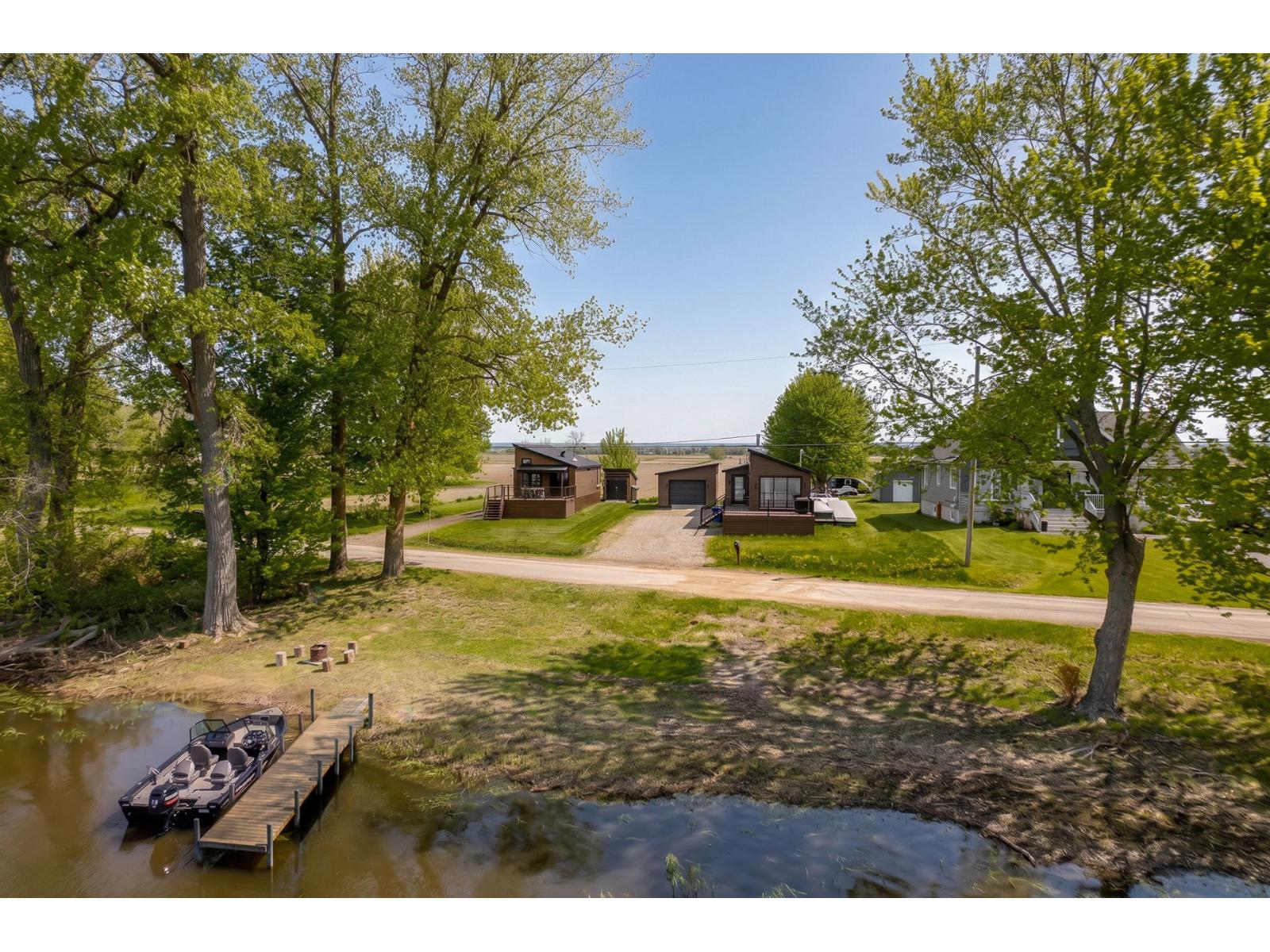 1114 Rg Du Fleuve Property Photo 31