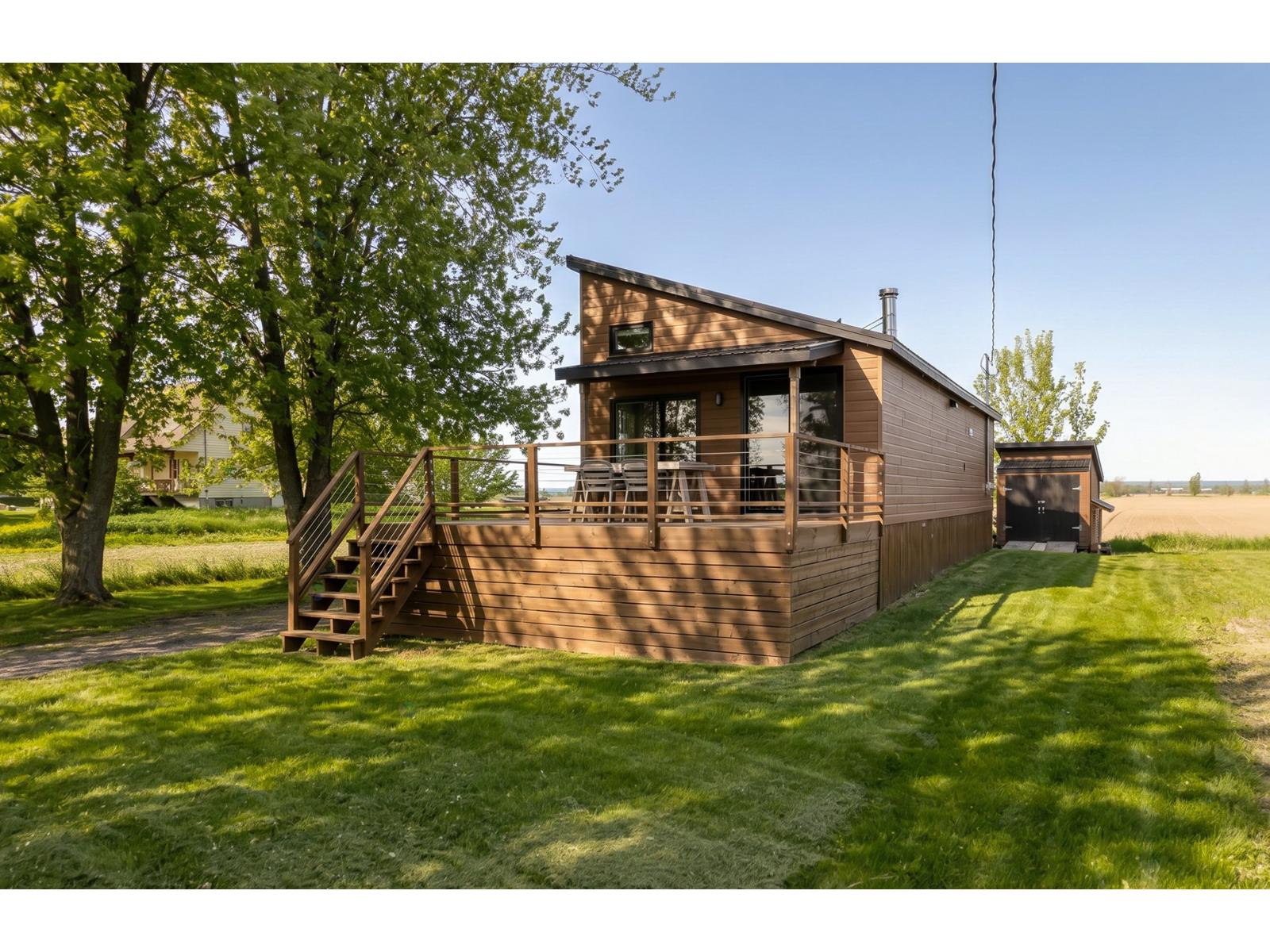 1114 Rg Du Fleuve Property Photo 32