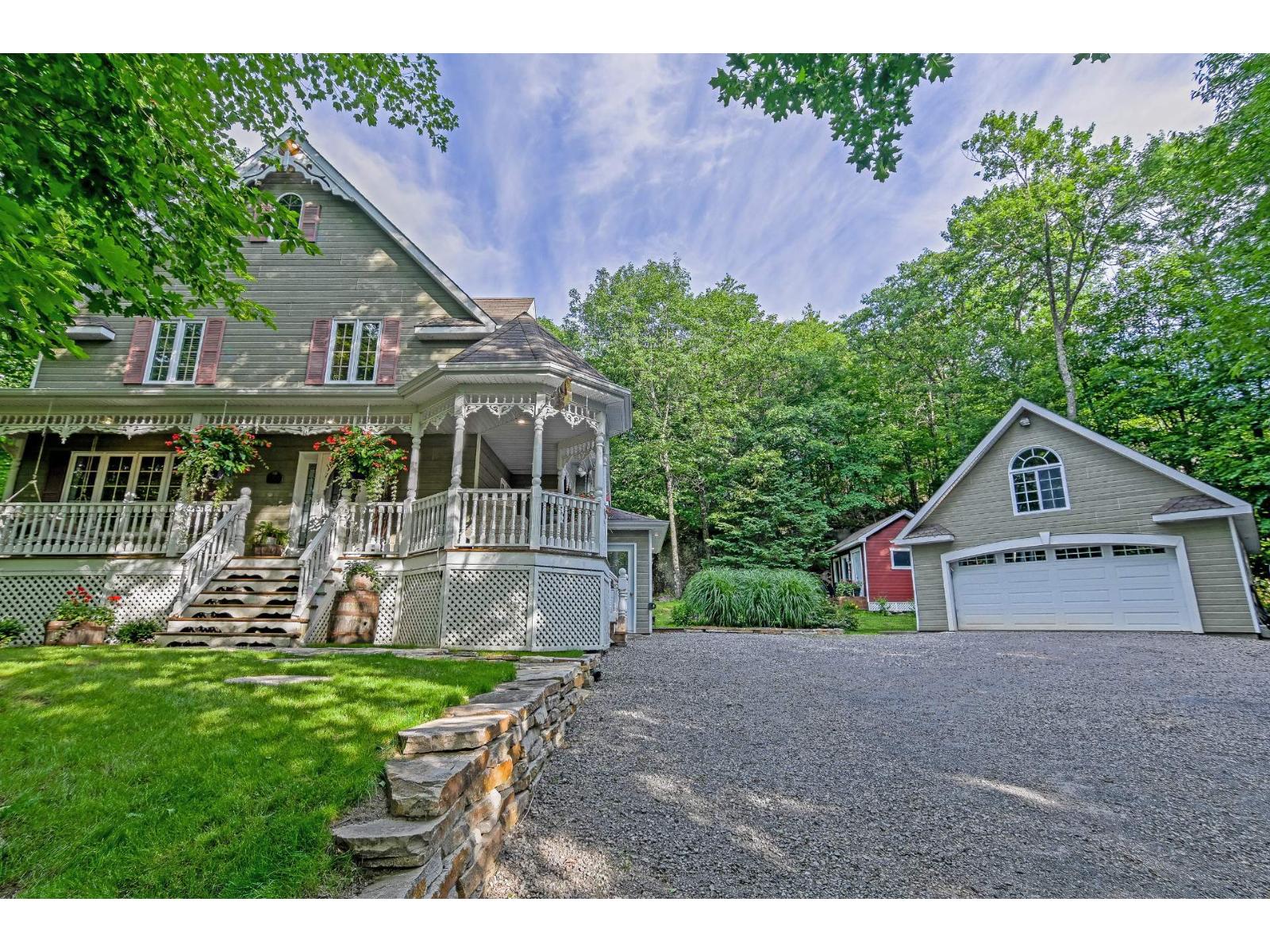353 Rue De Val-des-chênes Property Photo 1