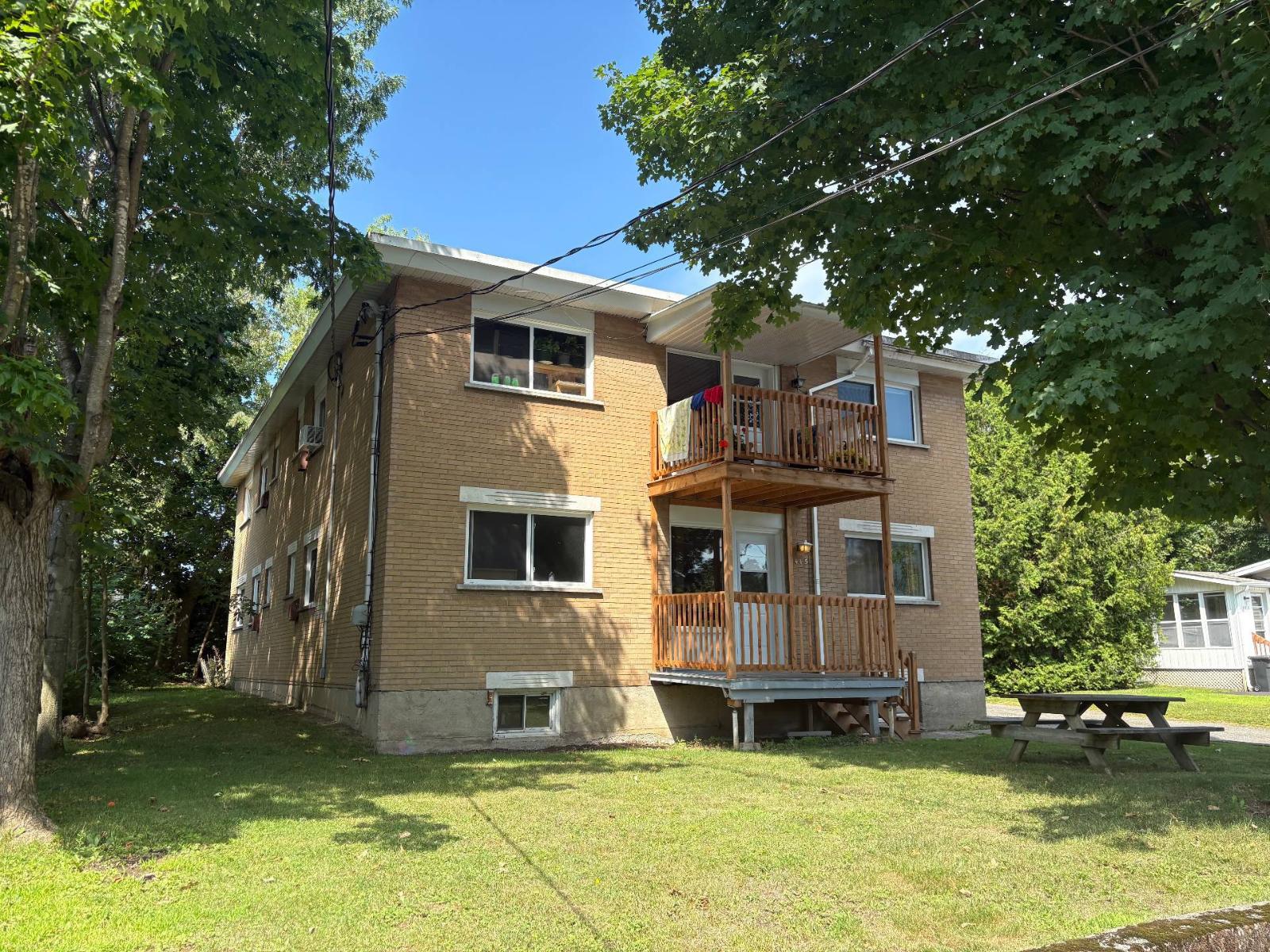 415 Rue Stevens Property Photo 1