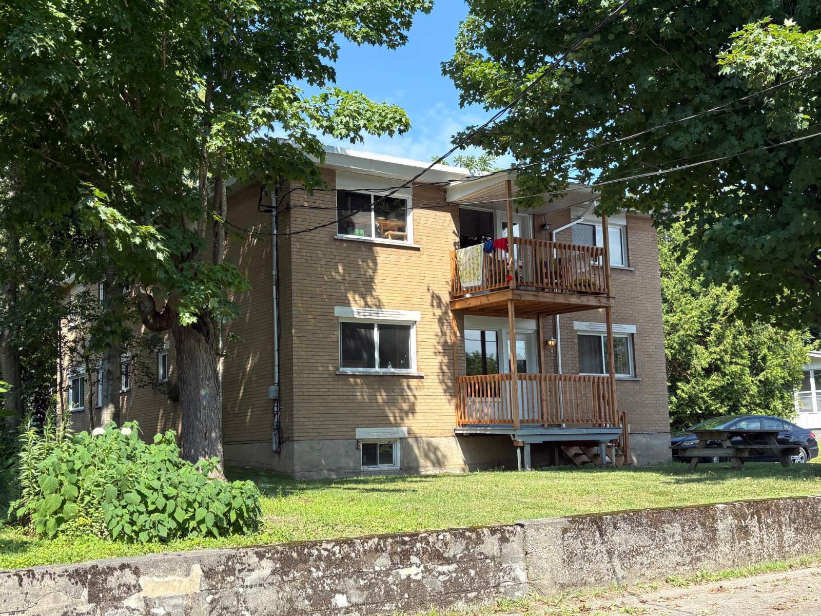 415 Rue Stevens Property Photo 2