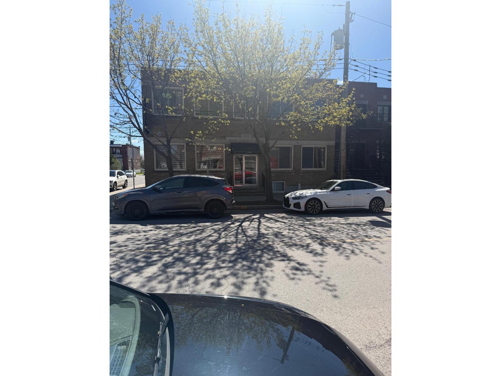 7708 Rue Édouard, #200