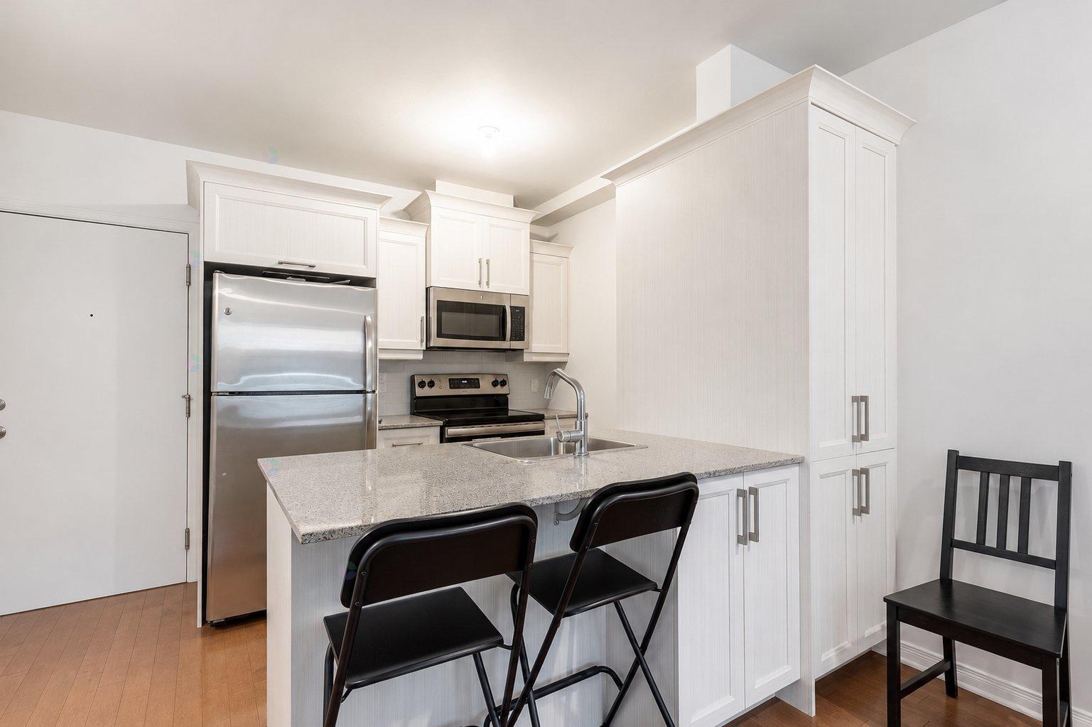 1235 Rue Bishop, #503 Property Photo 3