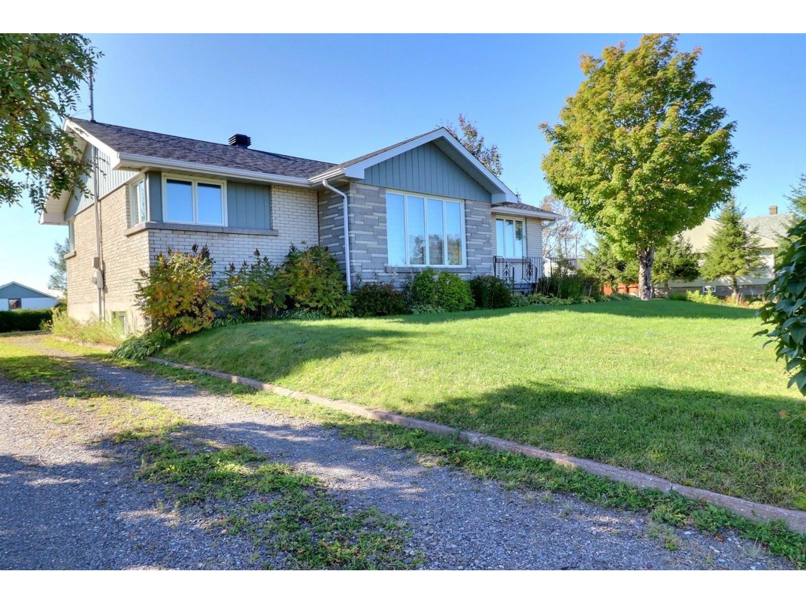 72 3e Avenue E. Photo de la propriété 1