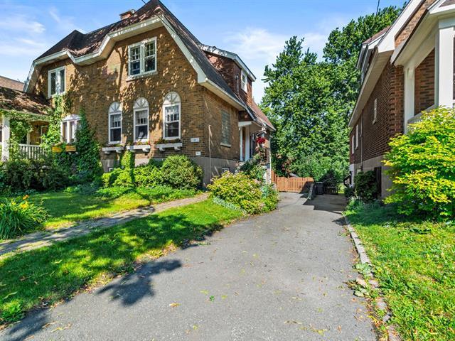 3807 Av. De Kent Property Photo 1