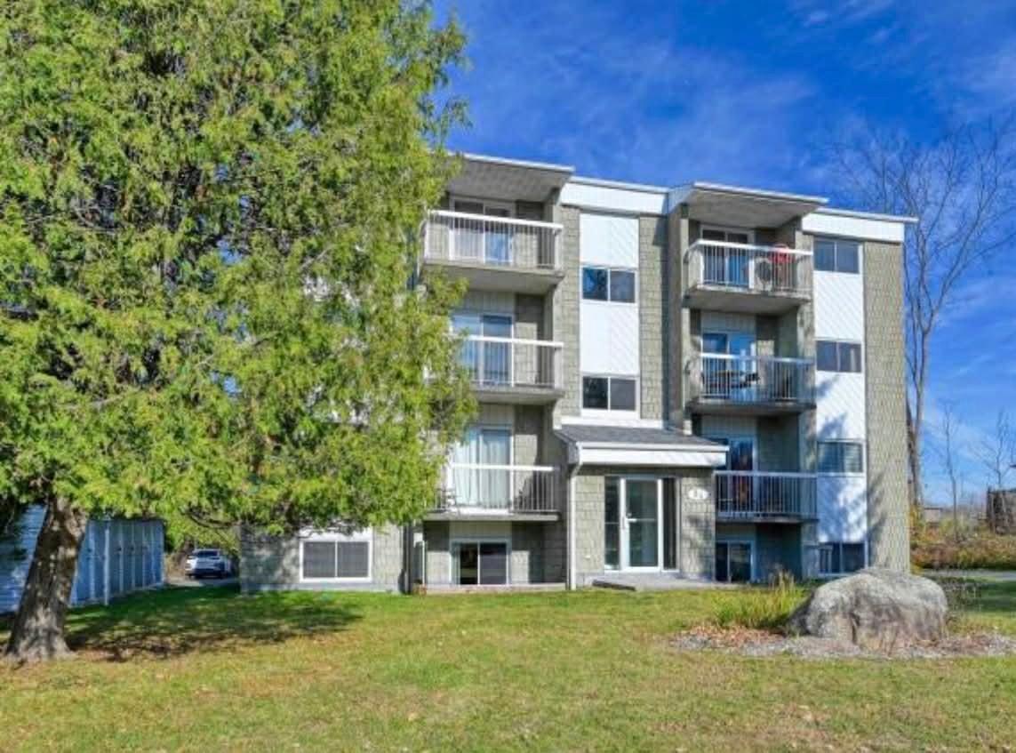 94 Boul. De Bromont, #1 Property Photo 1