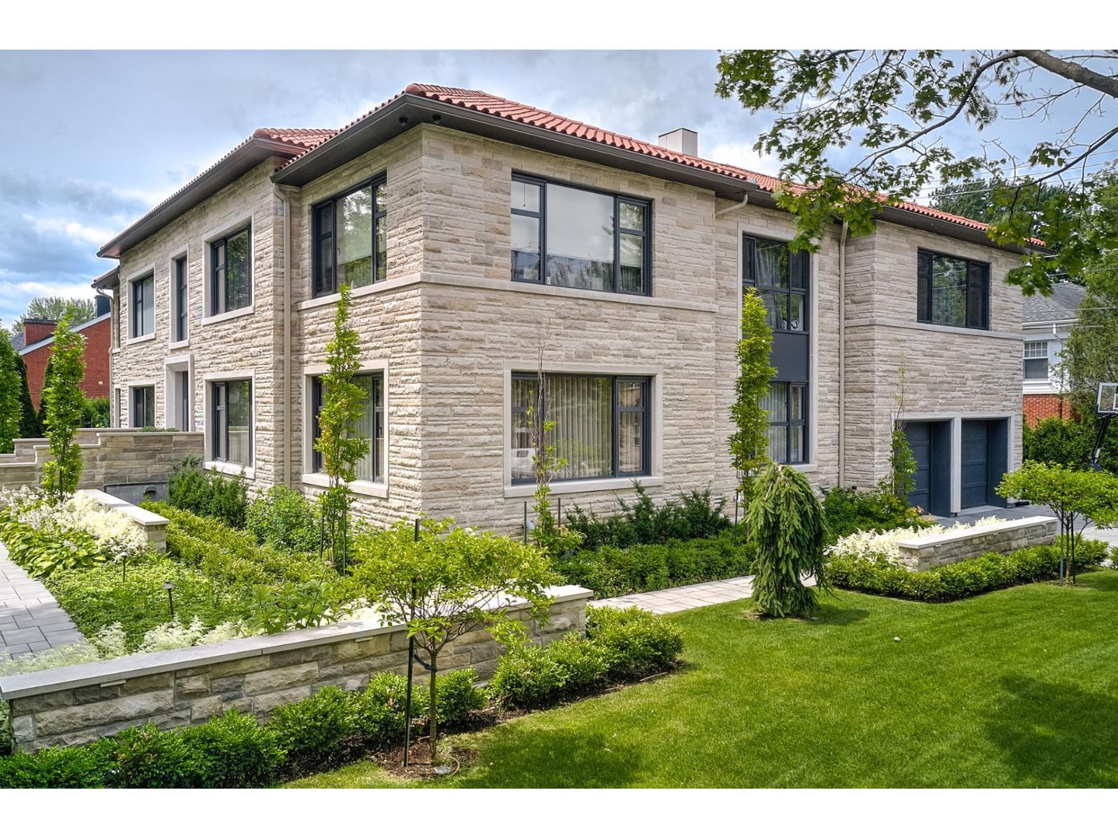 307 Av. Carlyle Property Photo 2