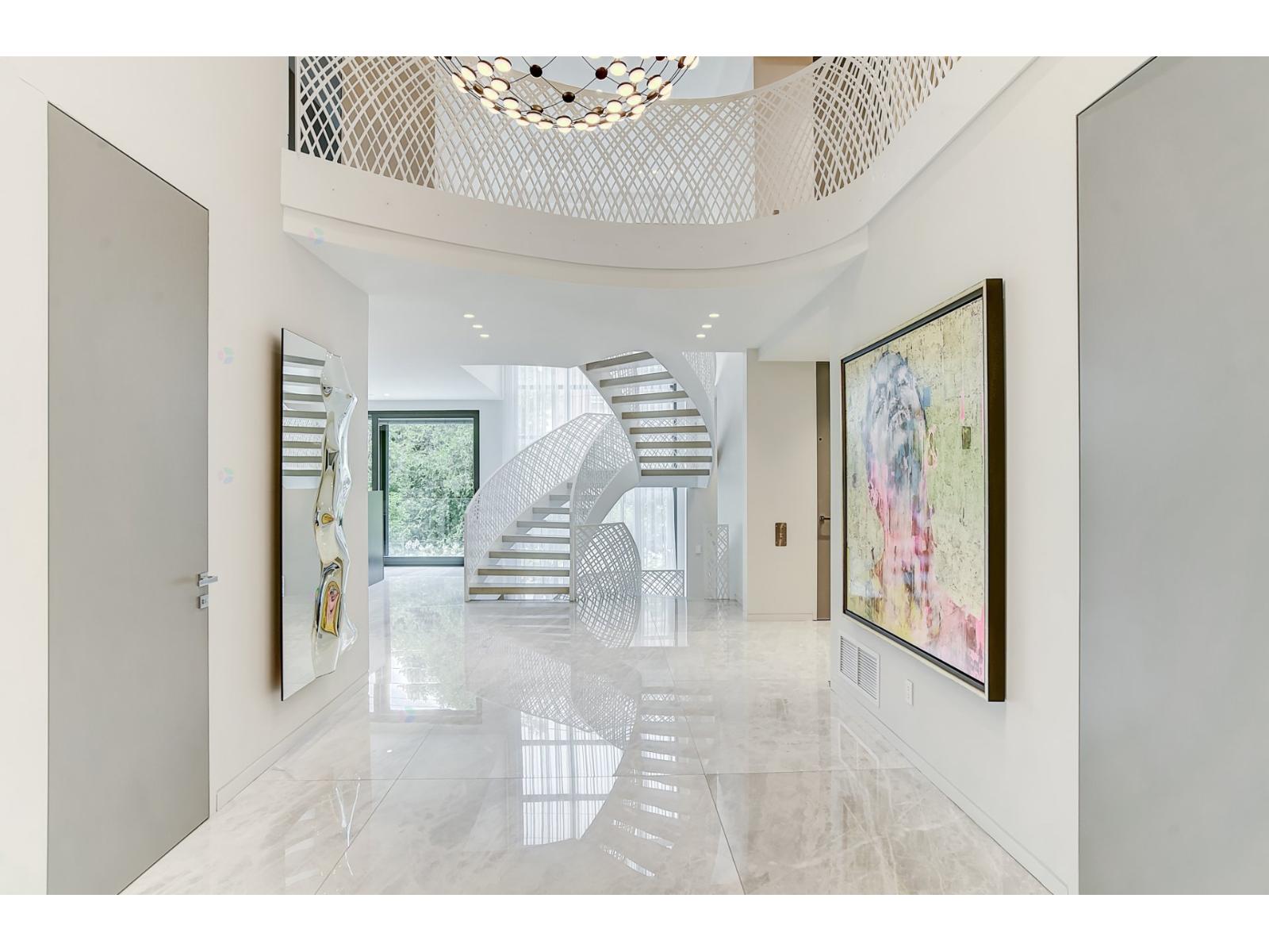 307 Av. Carlyle Property Photo 6