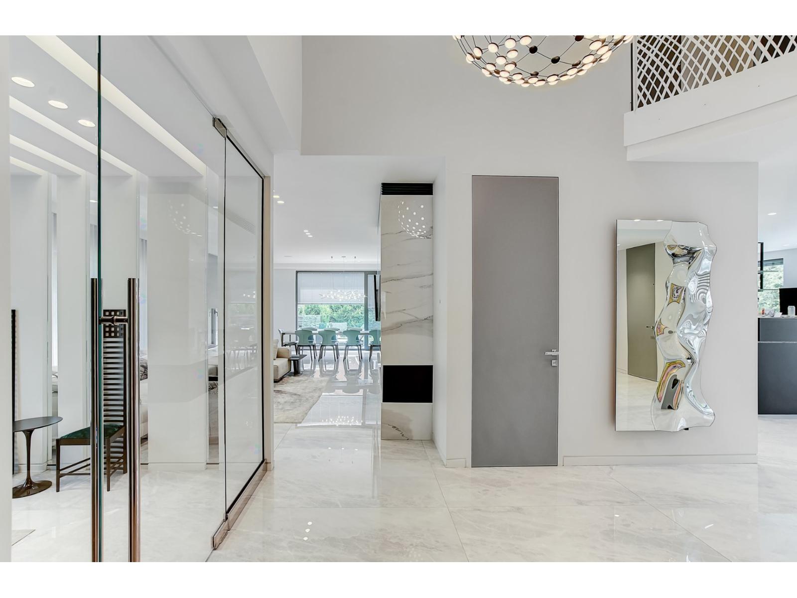 307 Av. Carlyle Property Photo 9