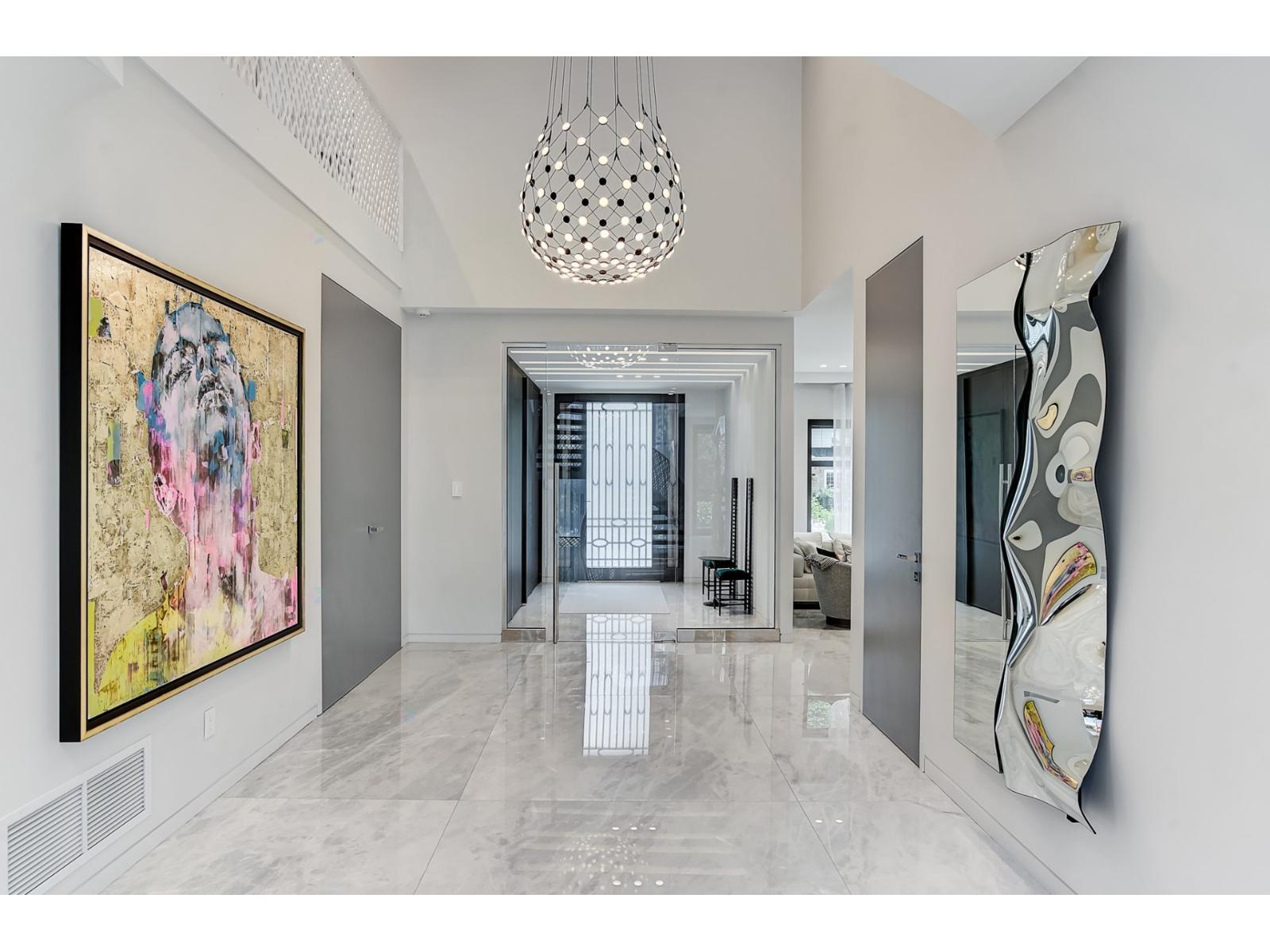 307 Av. Carlyle Property Photo 10
