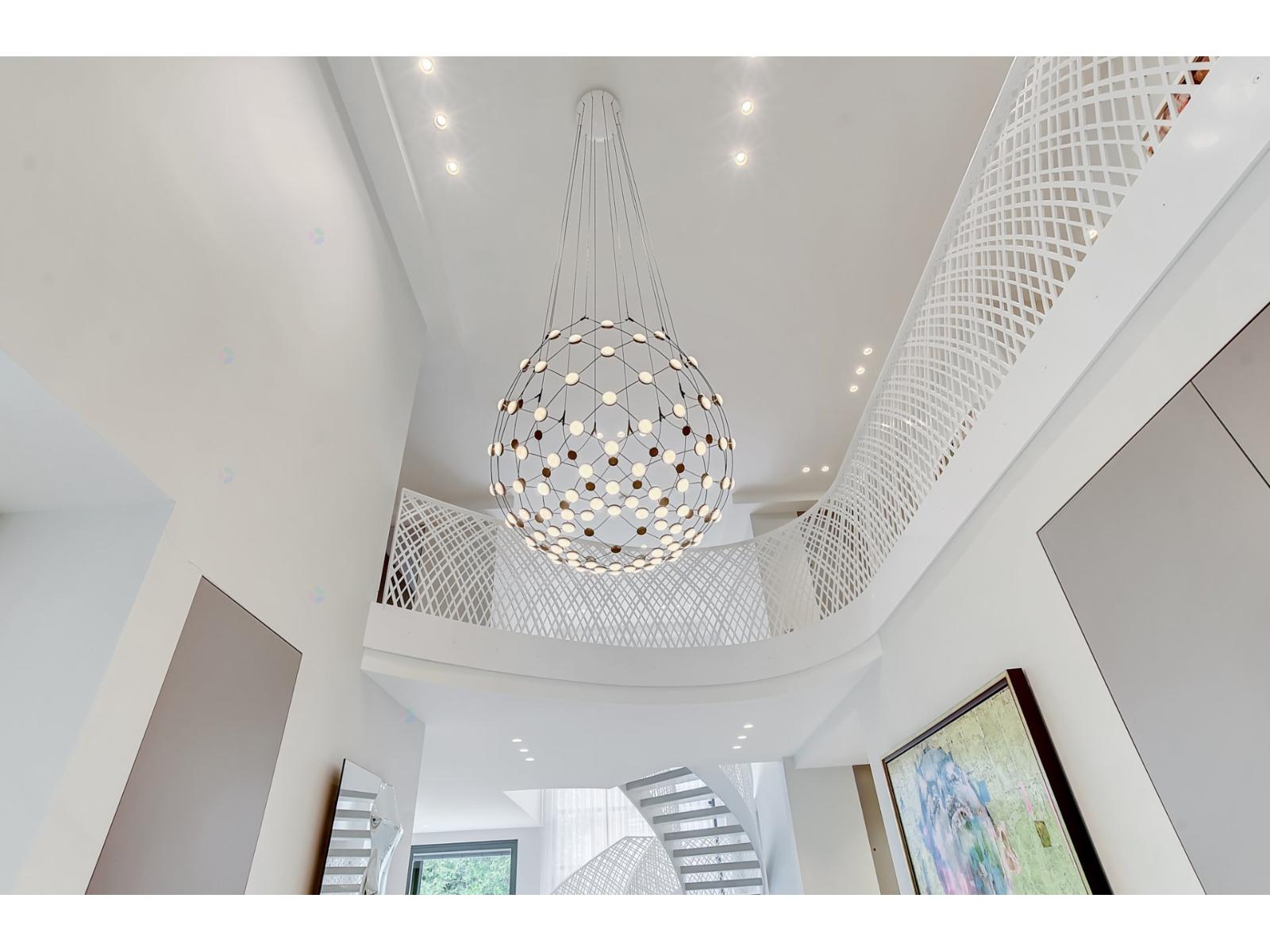 307 Av. Carlyle Property Photo 14