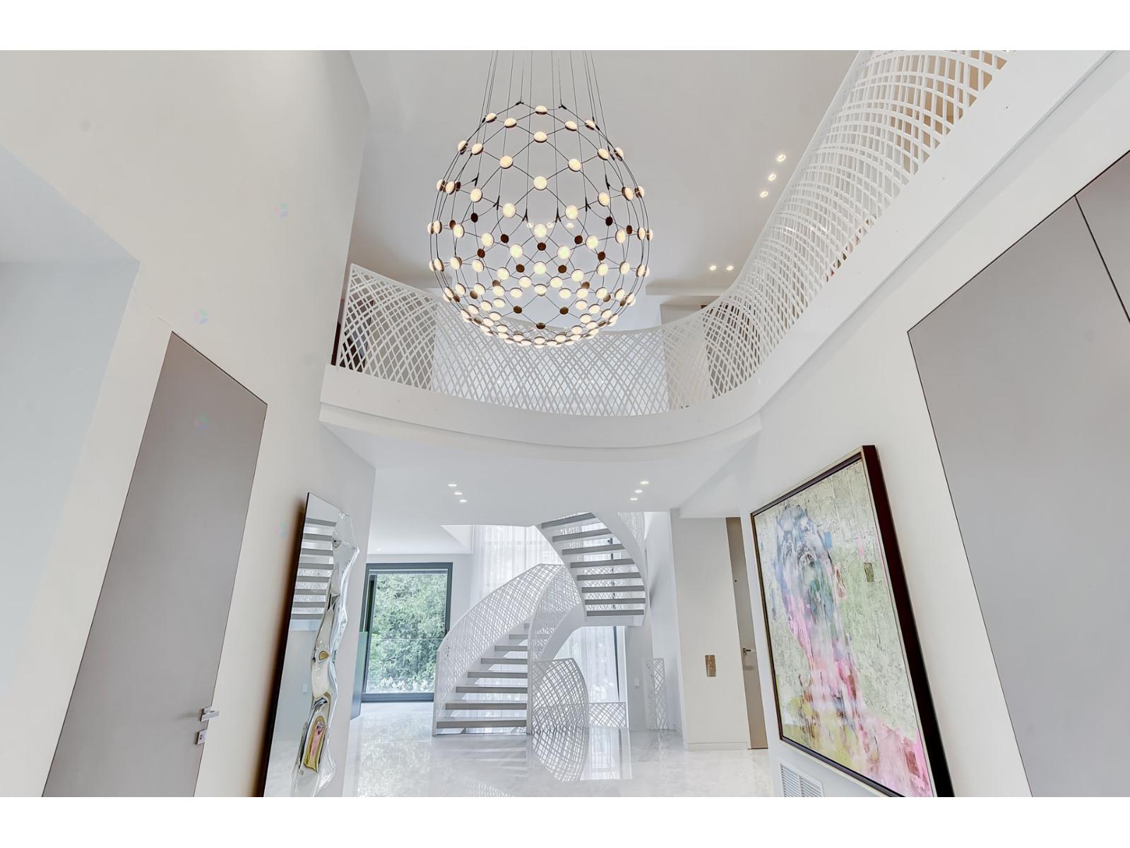 307 Av. Carlyle Property Photo 15