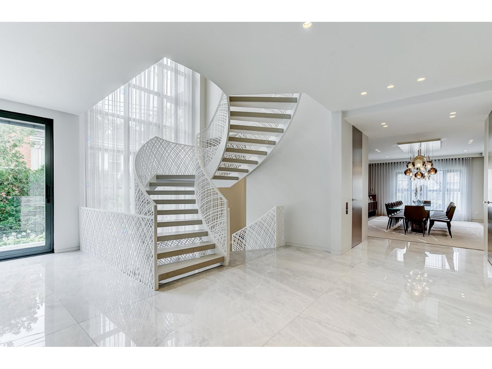 307 Av. Carlyle Property Photo 16