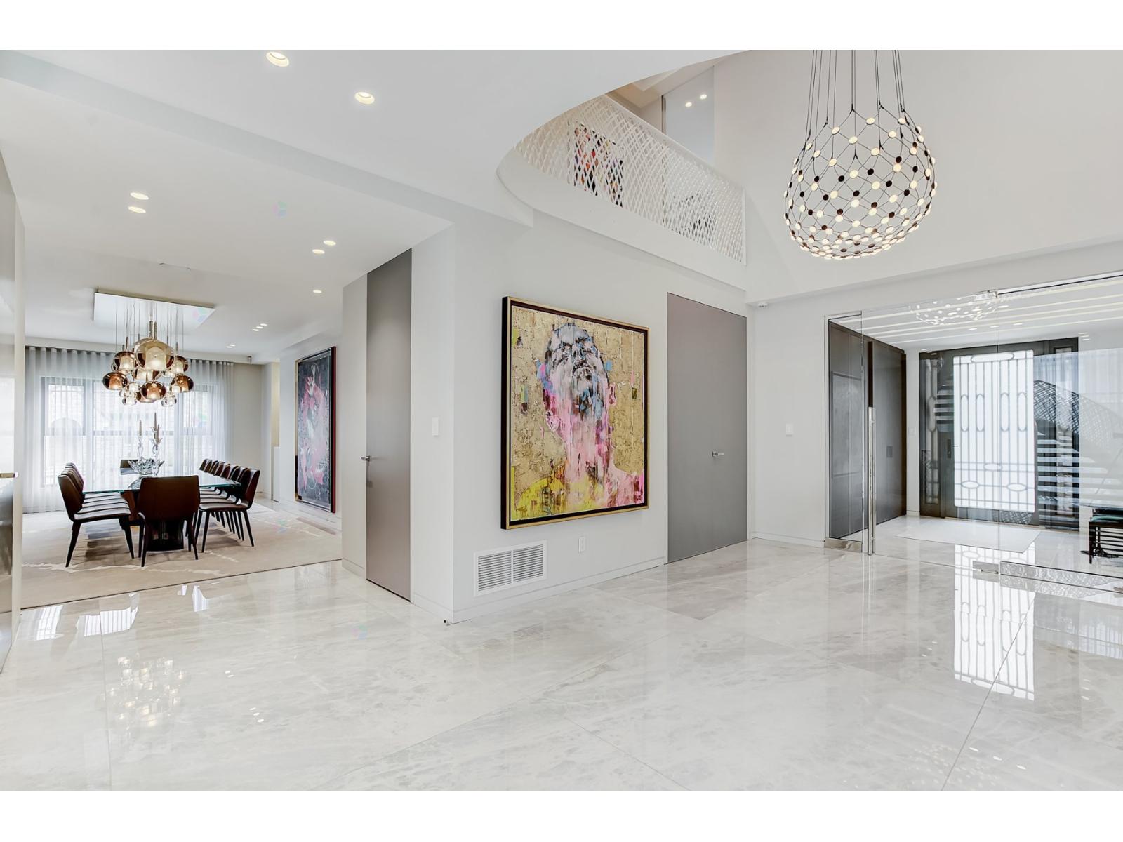 307 Av. Carlyle Property Photo 18