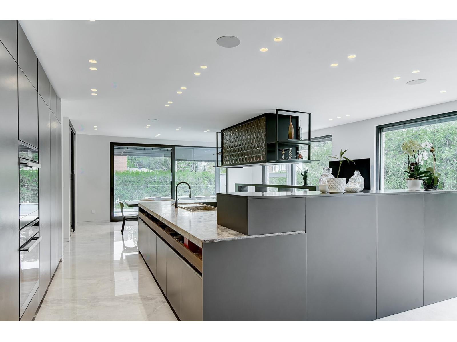 307 Av. Carlyle Property Photo 20
