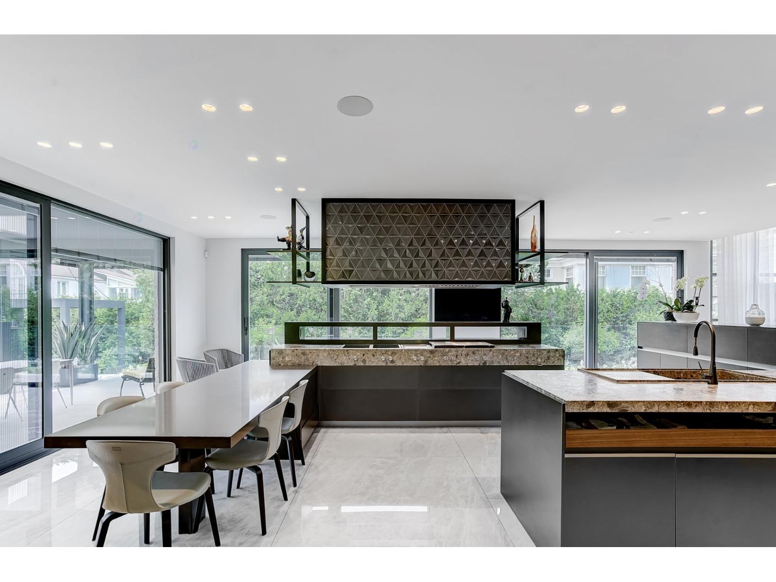 307 Av. Carlyle Property Photo 22