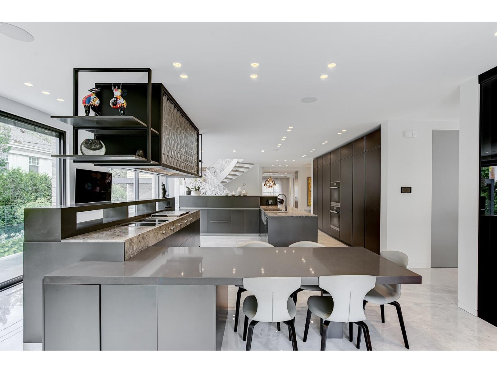 307 Av. Carlyle Property Photo 24