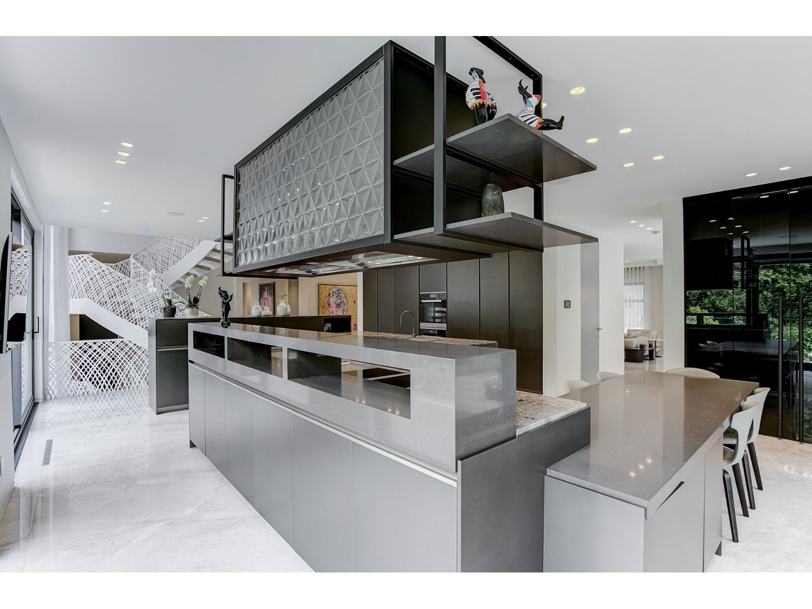307 Av. Carlyle Property Photo 26
