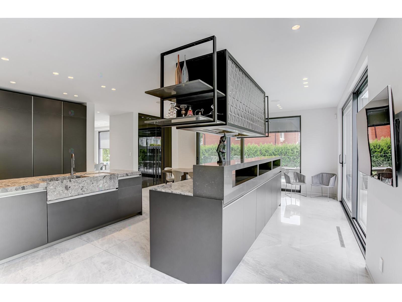 307 Av. Carlyle Property Photo 28
