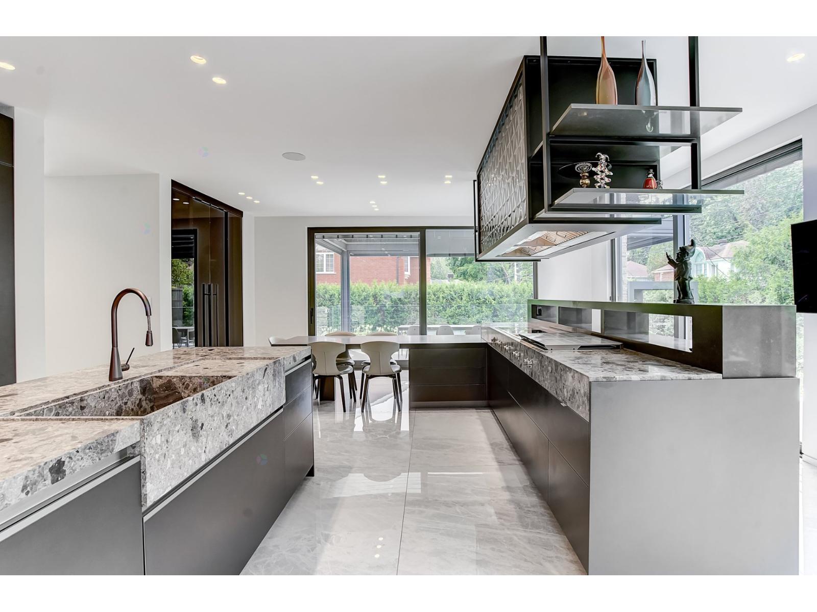 307 Av. Carlyle Property Photo 29