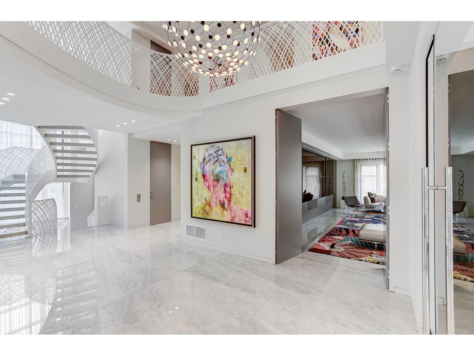 307 Av. Carlyle Property Photo 32