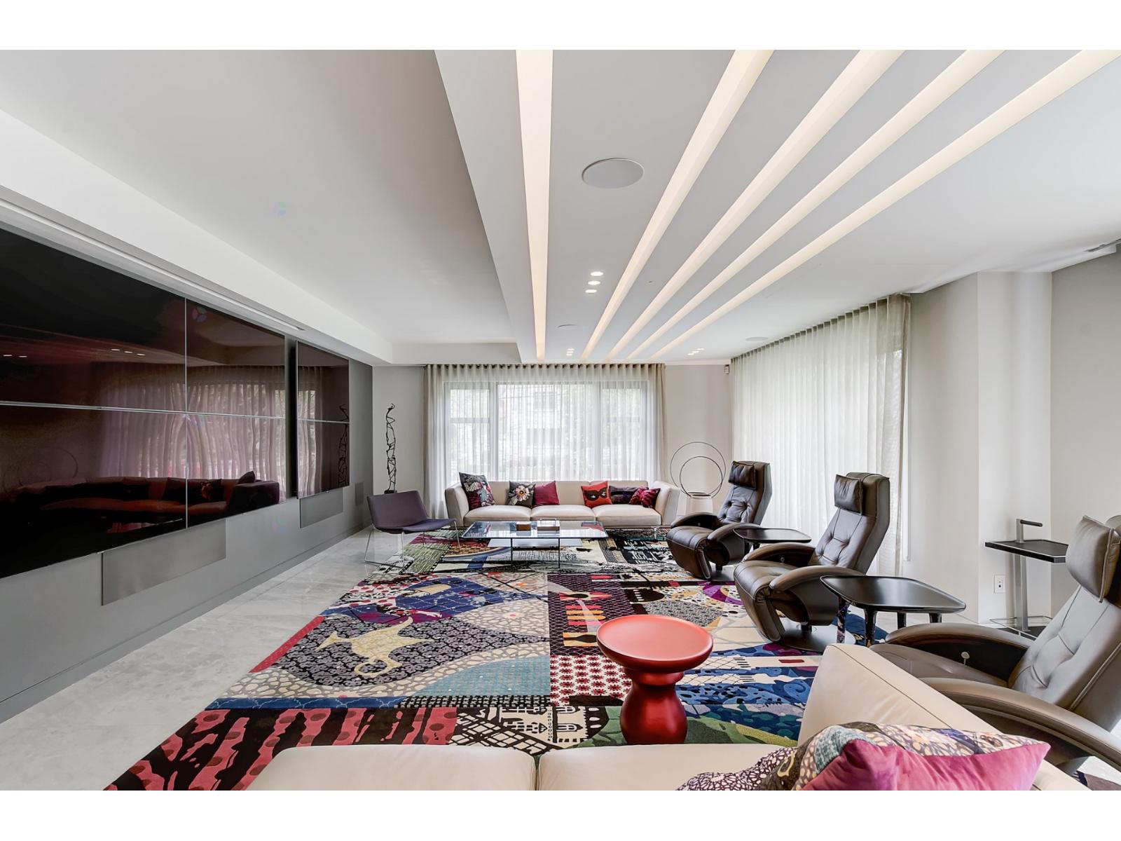 307 Av. Carlyle Property Photo 33