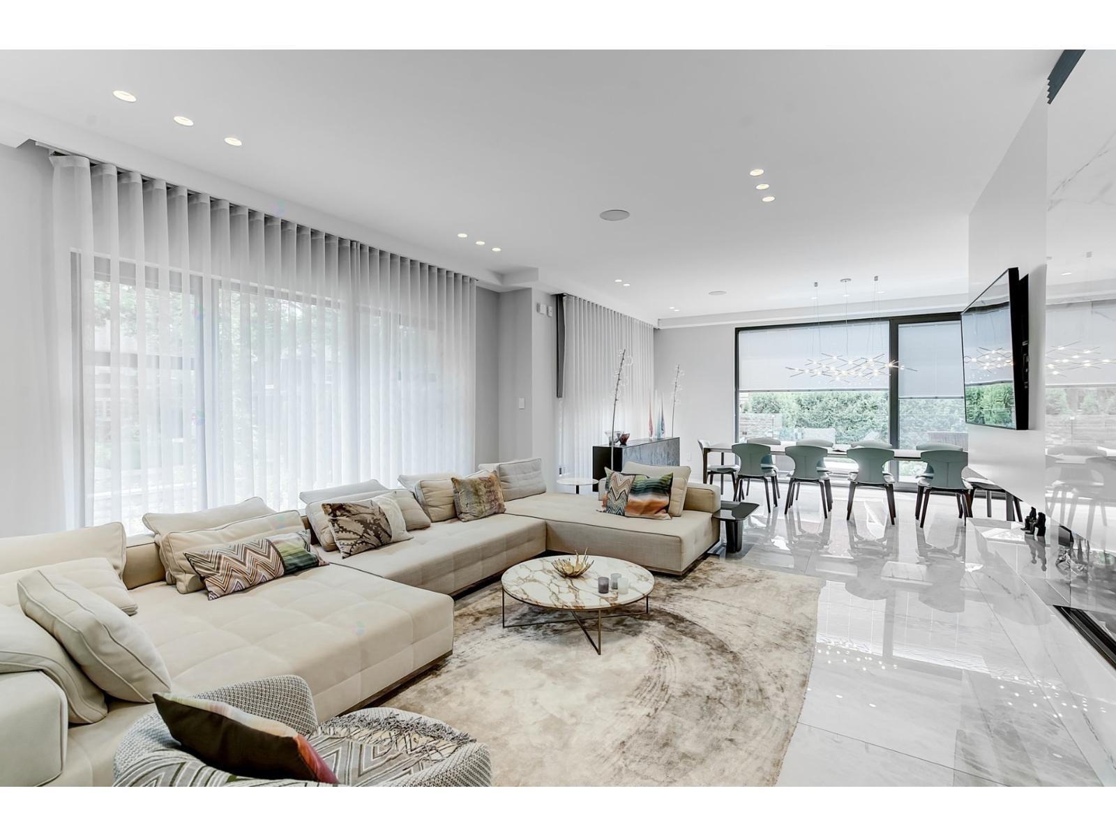 307 Av. Carlyle Property Photo 37