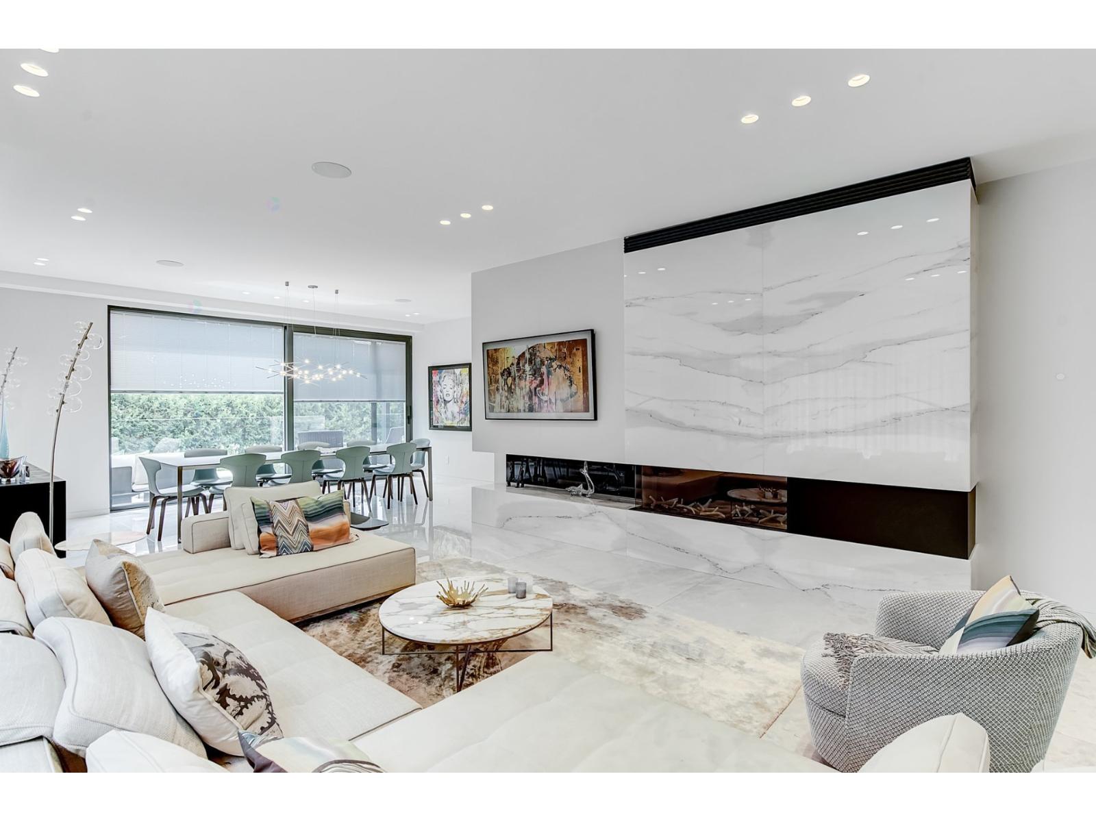 307 Av. Carlyle Property Photo 38