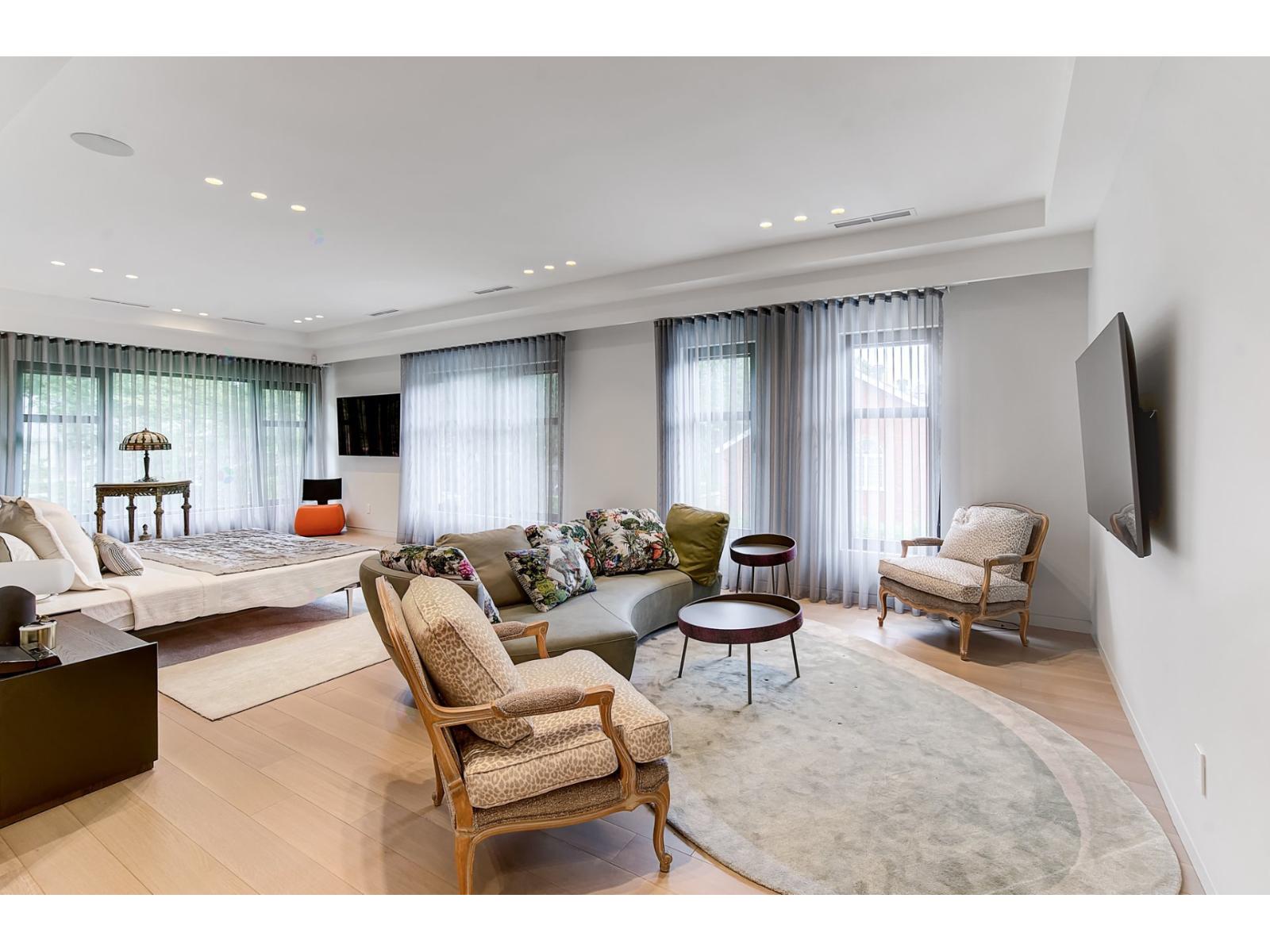 307 Av. Carlyle Property Photo 44