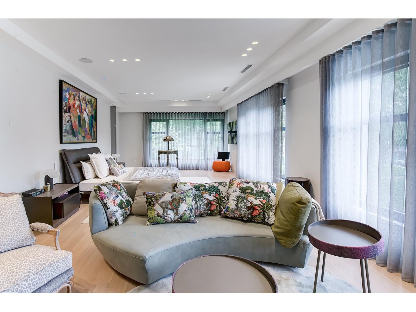 307 Av. Carlyle Property Photo 45
