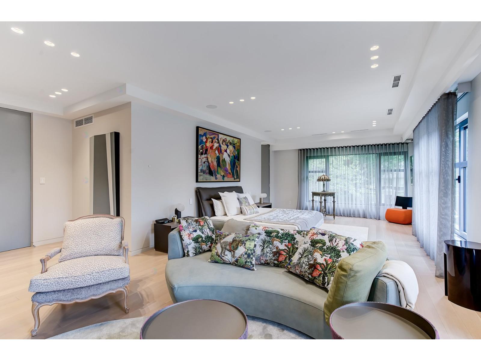 307 Av. Carlyle Property Photo 46