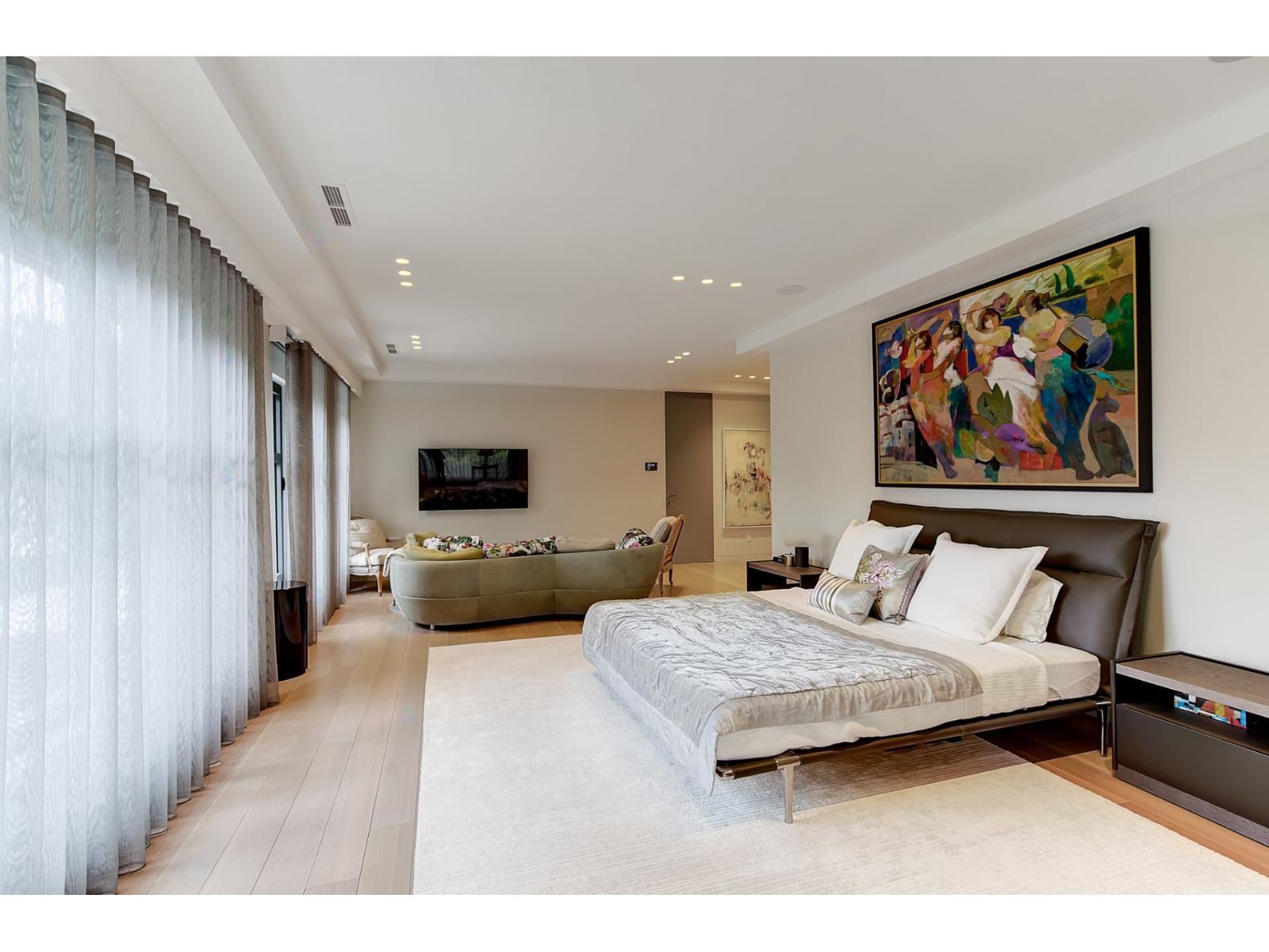 307 Av. Carlyle Property Photo 47